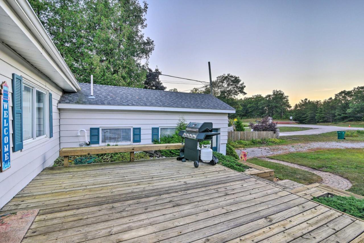 East Tawas Cabin With Lake Huron Access And Views מראה חיצוני תמונה