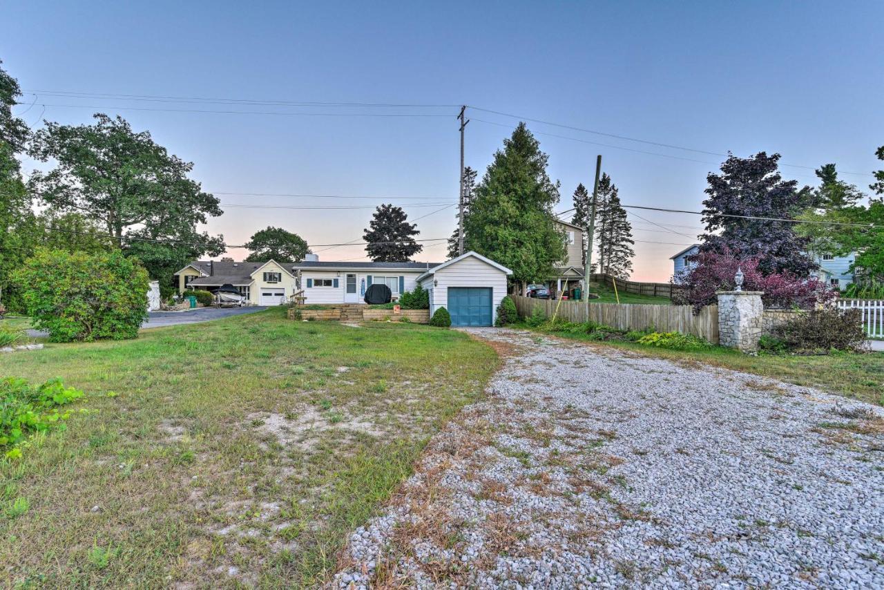 East Tawas Cabin With Lake Huron Access And Views מראה חיצוני תמונה