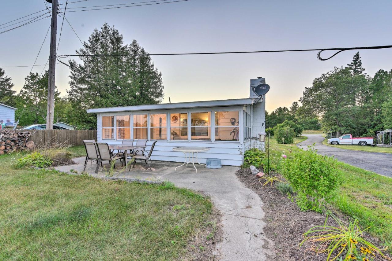 East Tawas Cabin With Lake Huron Access And Views מראה חיצוני תמונה