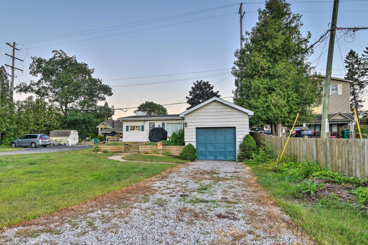 East Tawas Cabin With Lake Huron Access And Views מראה חיצוני תמונה
